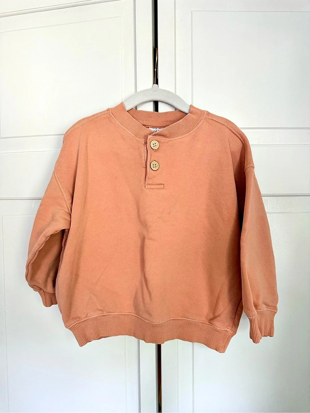 ZARA Boys and Girls Size 3-4 Henley Sweatshirt in Light Orange